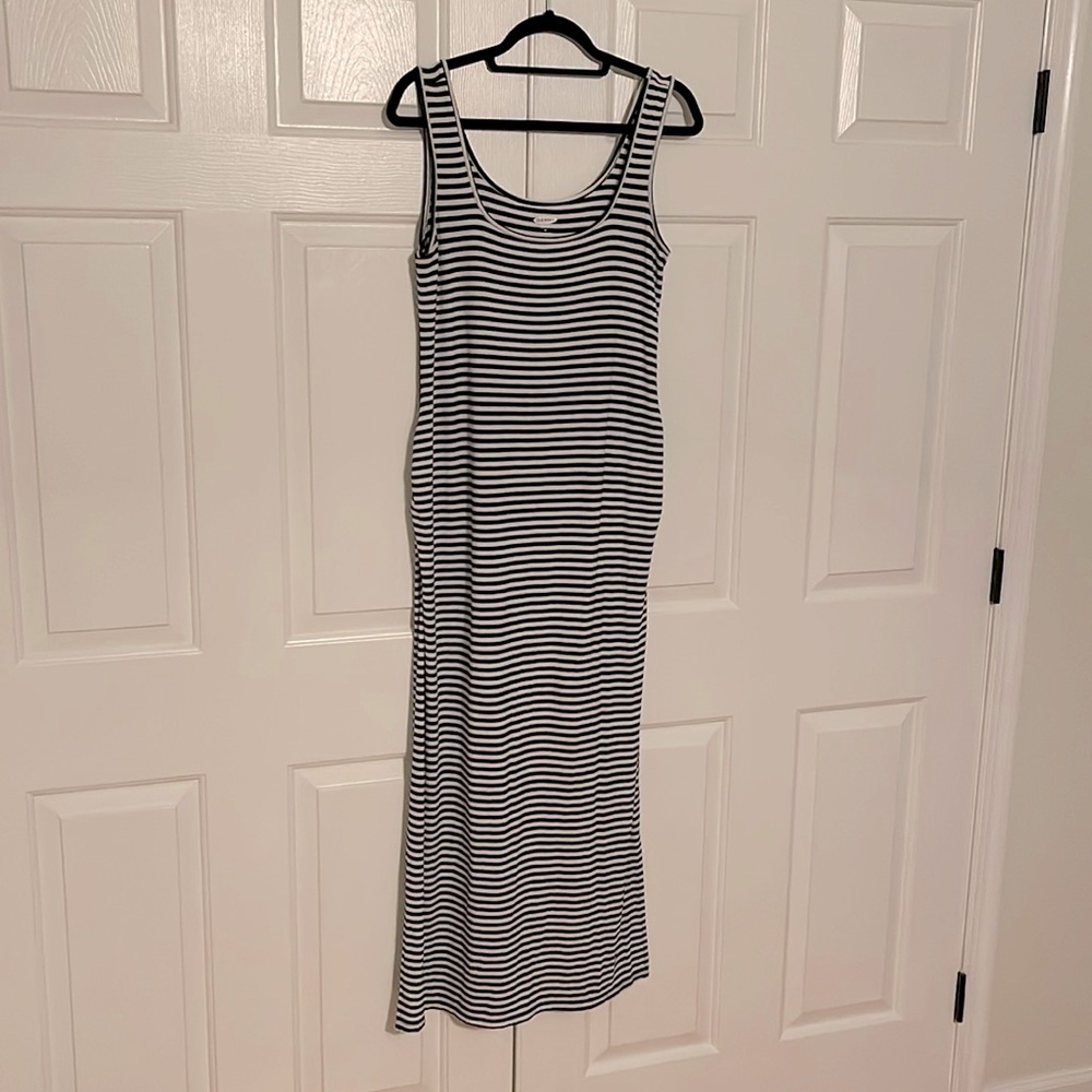 Old Navy Sleeveless Maternity Dress